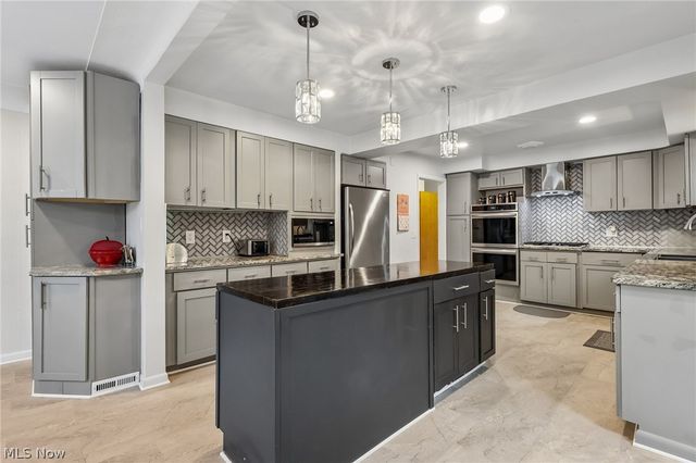 21299 S Woodland Road, Shaker Heights, OH 44122
