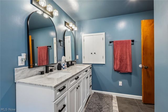 21299 S Woodland Road, Shaker Heights, OH 44122