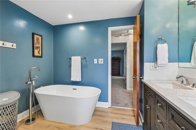 21299 S Woodland Road, Shaker Heights, OH 44122