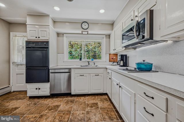 3 OAK RD, Elkton, MD 21921