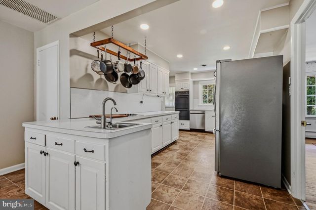 3 OAK RD, Elkton, MD 21921