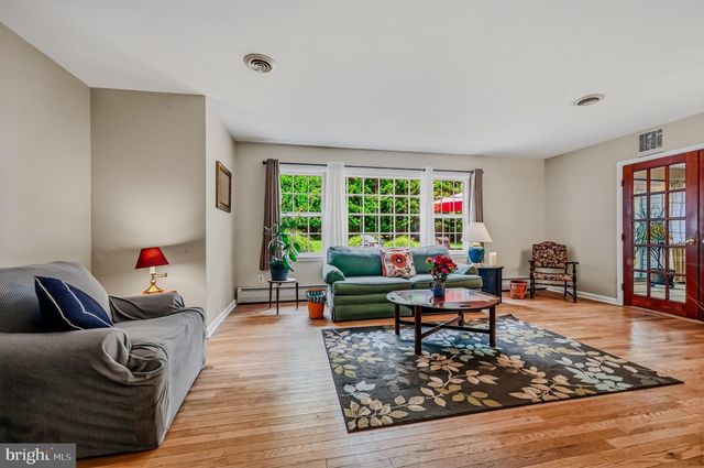 3 OAK RD, Elkton, MD 21921