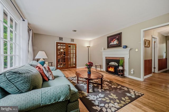 3 OAK RD, Elkton, MD 21921