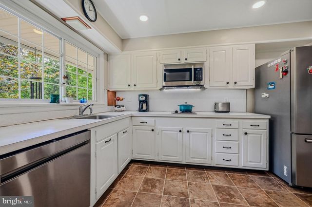 3 OAK RD, Elkton, MD 21921