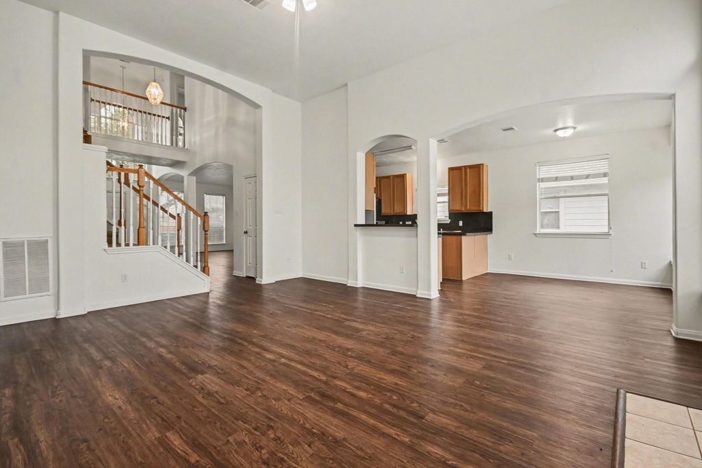 Image 10 of property listing at 3931 Oak Plank Road, Fresno, TX 77545