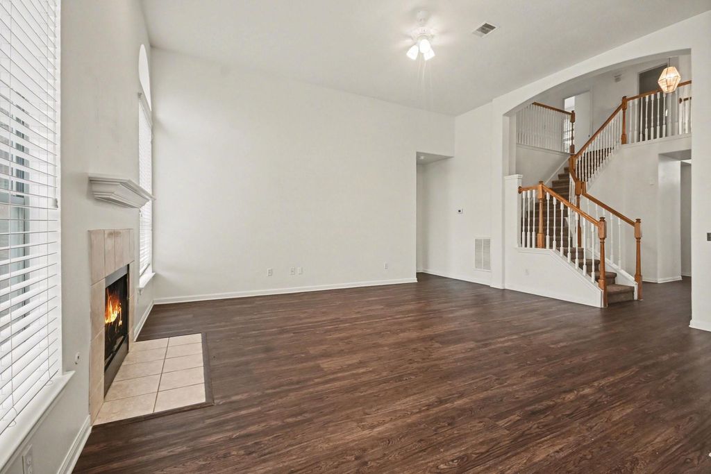 Image 11 of property listing at 3931 Oak Plank Road, Fresno, TX 77545