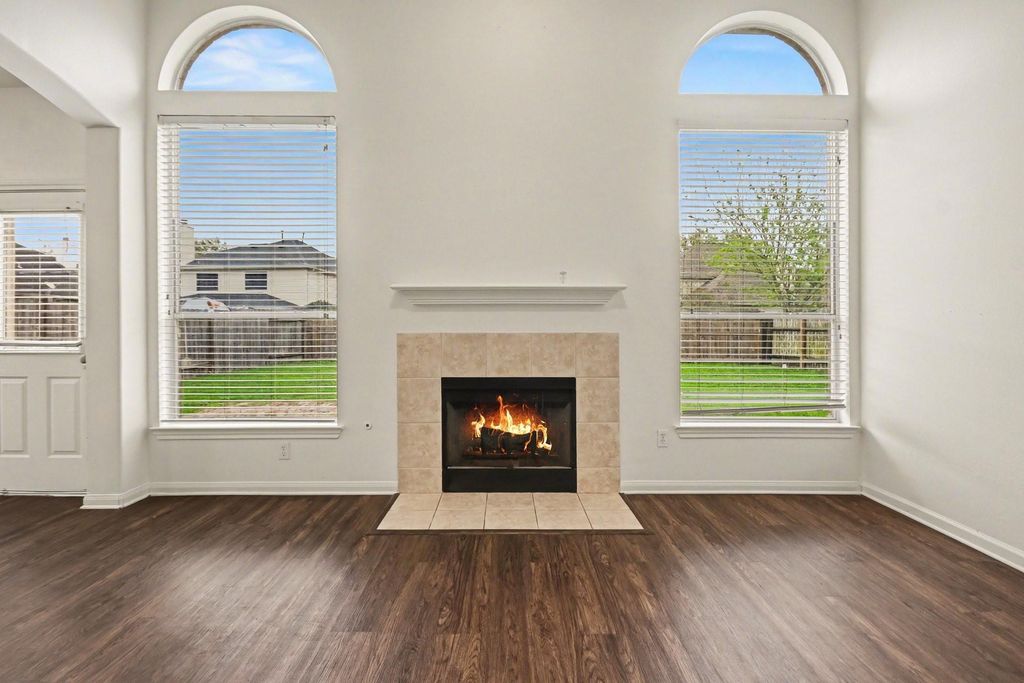 Image 12 of property listing at 3931 Oak Plank Road, Fresno, TX 77545