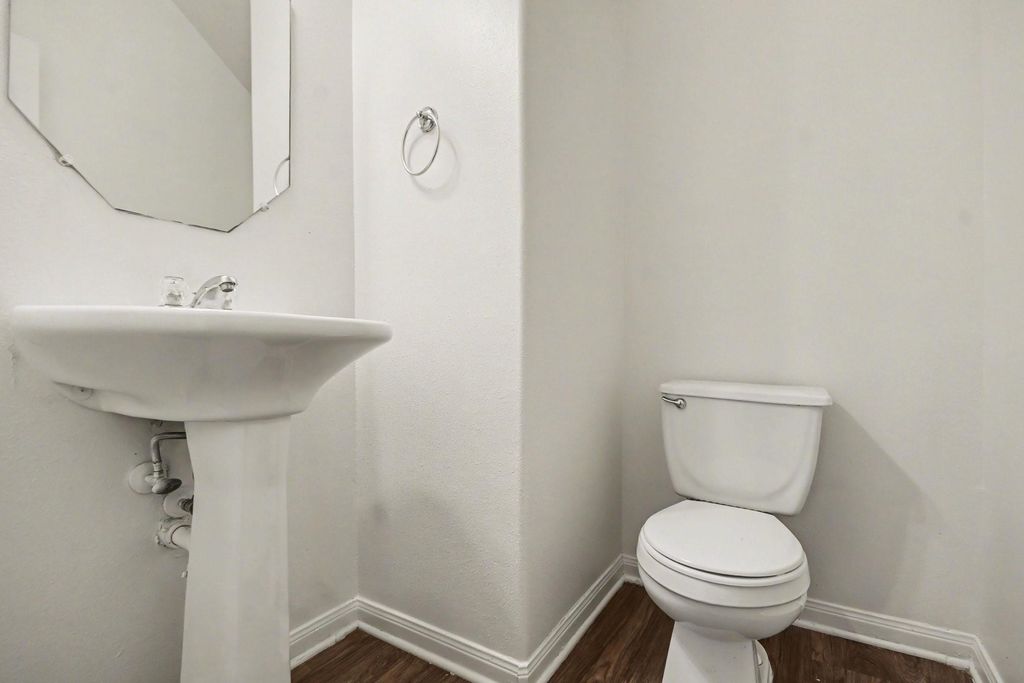 Image 14 of property listing at 3931 Oak Plank Road, Fresno, TX 77545