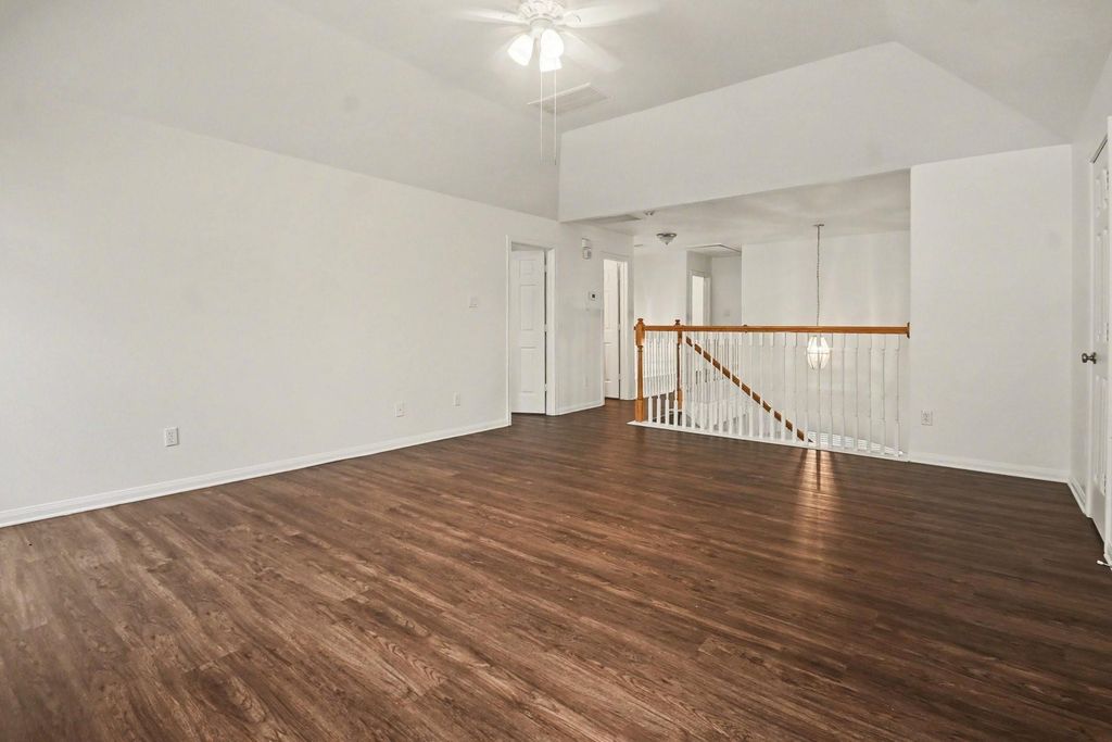 Image 17 of property listing at 3931 Oak Plank Road, Fresno, TX 77545