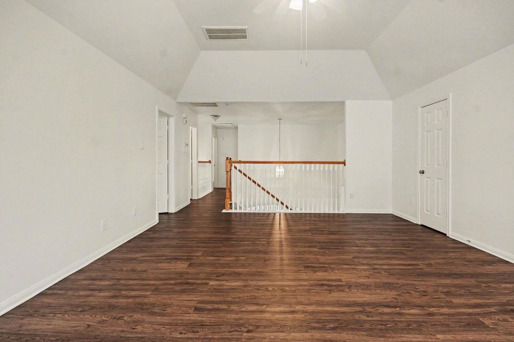 Image 18 of property listing at 3931 Oak Plank Road, Fresno, TX 77545