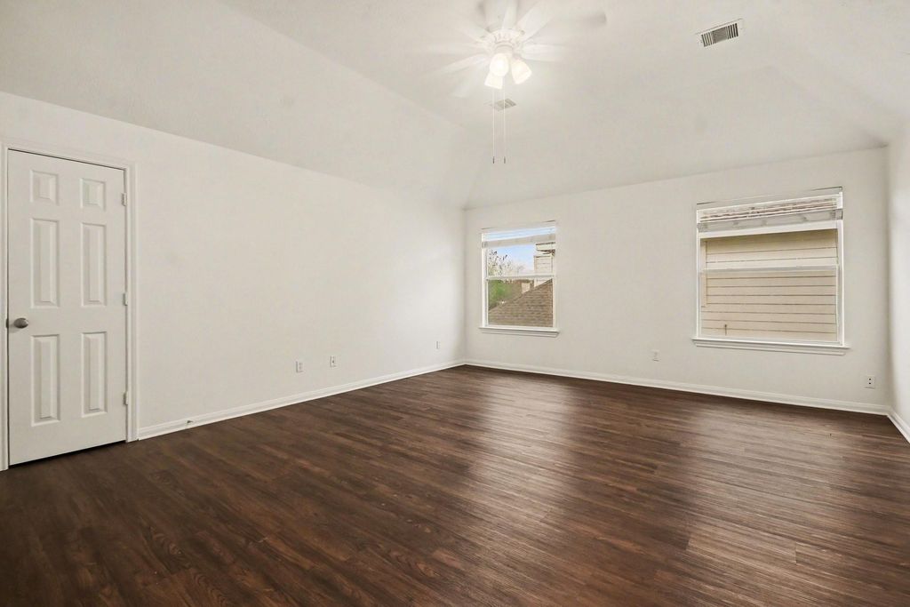 Image 20 of property listing at 3931 Oak Plank Road, Fresno, TX 77545