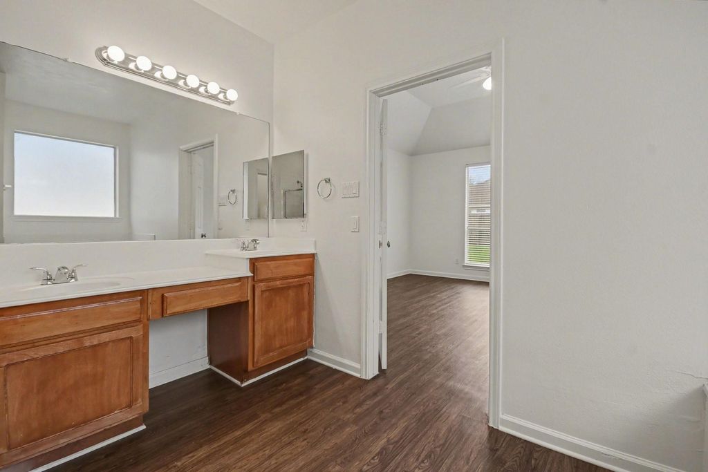 Image 22 of property listing at 3931 Oak Plank Road, Fresno, TX 77545