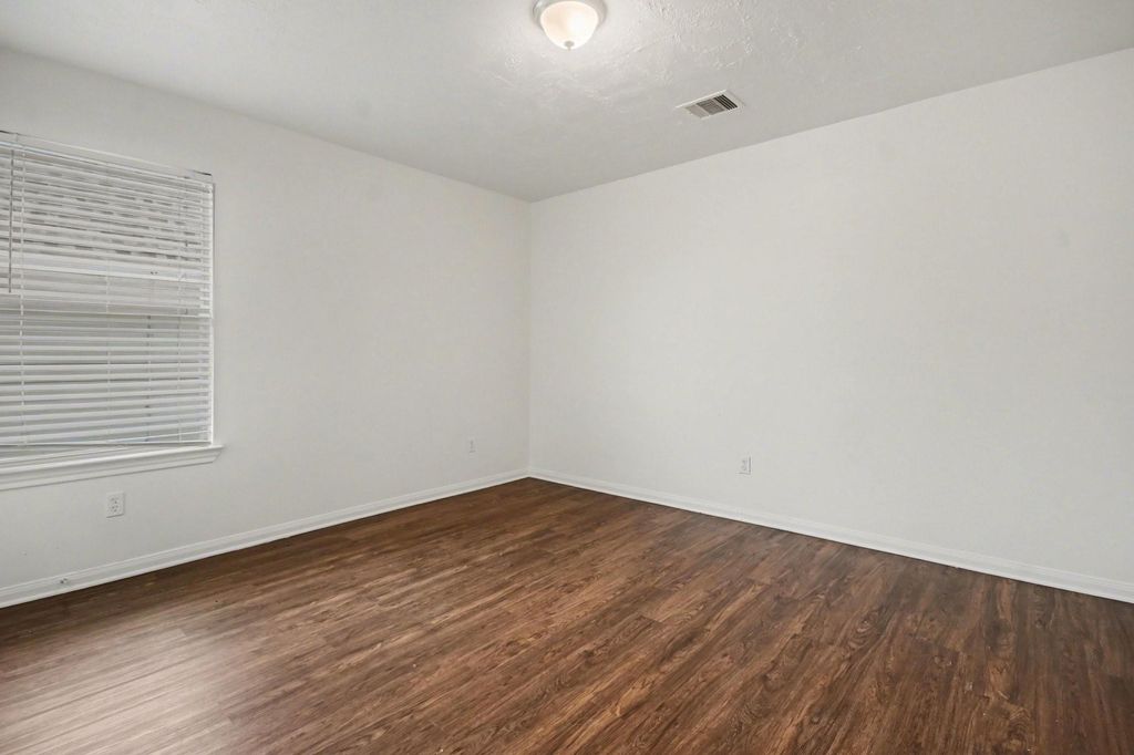 Image 25 of property listing at 3931 Oak Plank Road, Fresno, TX 77545