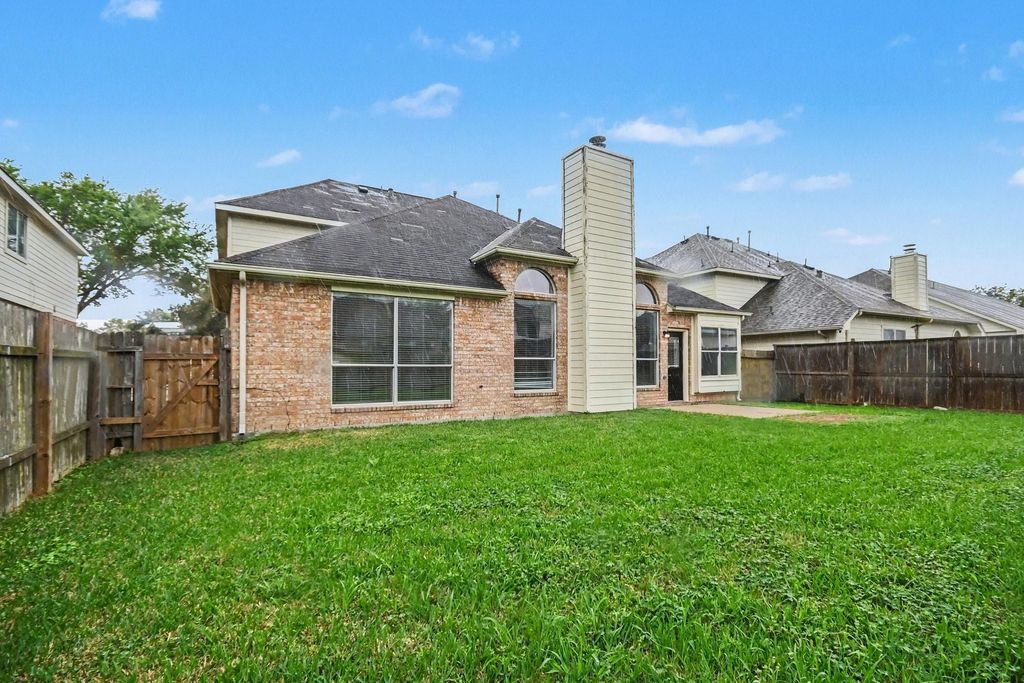 Image 28 of property listing at 3931 Oak Plank Road, Fresno, TX 77545