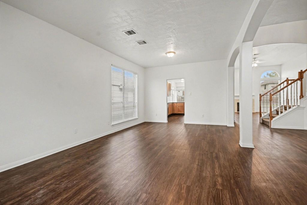 Image 4 of property listing at 3931 Oak Plank Road, Fresno, TX 77545