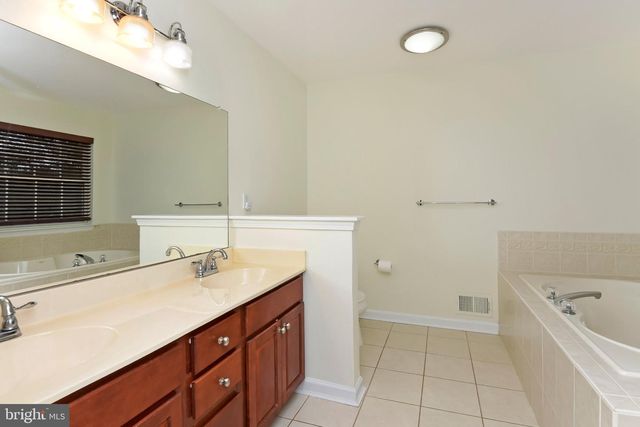 222 FOUNTAYNE LN, Lawrence Township, NJ 08648