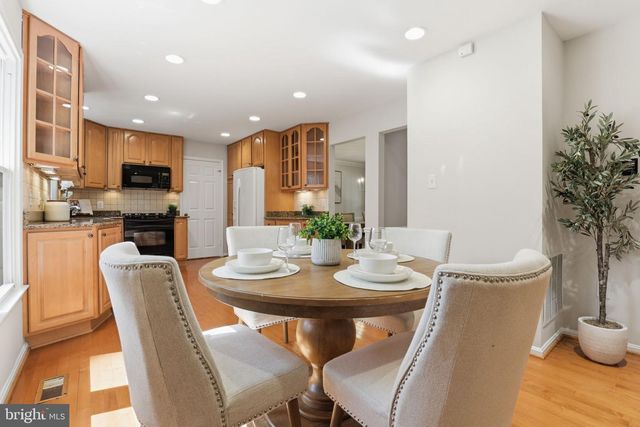 219 APPLE BLOSSOM CT, Vienna, VA 22181
