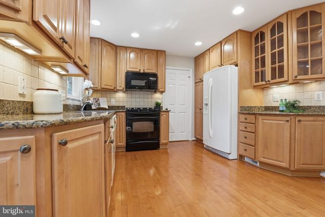 219 APPLE BLOSSOM CT, Vienna, VA 22181