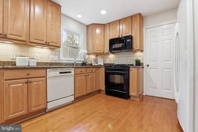 219 APPLE BLOSSOM CT, Vienna, VA 22181