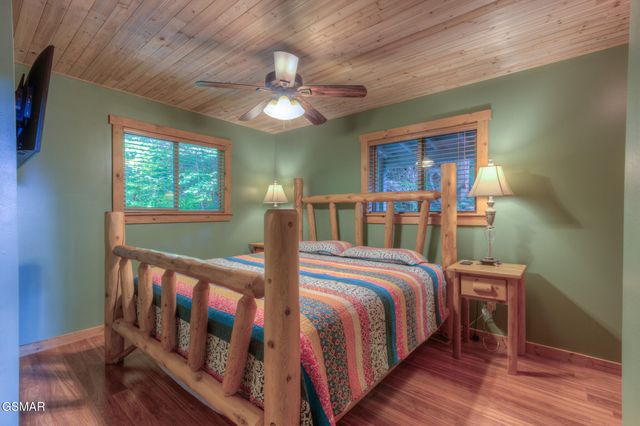 1051 Wiley Oakley Drive, Gatlinburg, TN 37738