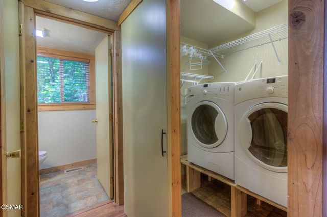 1051 Wiley Oakley Drive, Gatlinburg, TN 37738