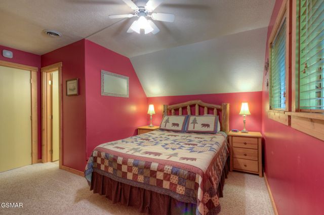 1051 Wiley Oakley Drive, Gatlinburg, TN 37738