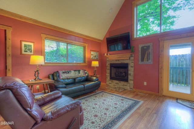 1051 Wiley Oakley Drive, Gatlinburg, TN 37738