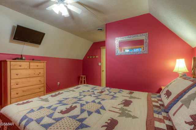 1051 Wiley Oakley Drive, Gatlinburg, TN 37738