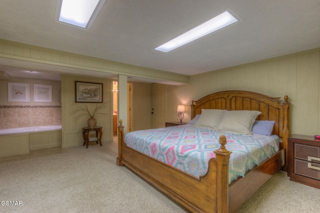 1051 Wiley Oakley Drive, Gatlinburg, TN 37738