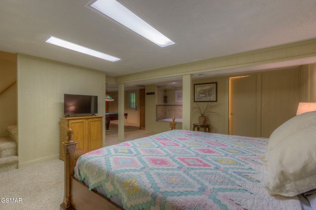 1051 Wiley Oakley Drive, Gatlinburg, TN 37738