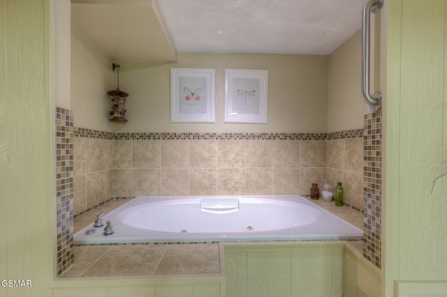 1051 Wiley Oakley Drive, Gatlinburg, TN 37738