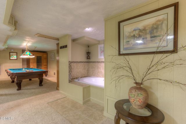 1051 Wiley Oakley Drive, Gatlinburg, TN 37738