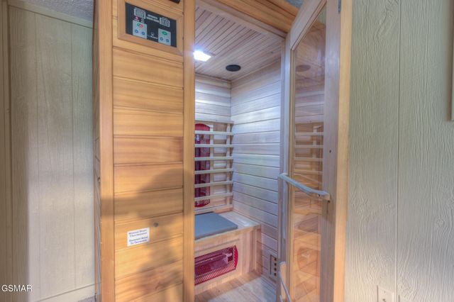 1051 Wiley Oakley Drive, Gatlinburg, TN 37738