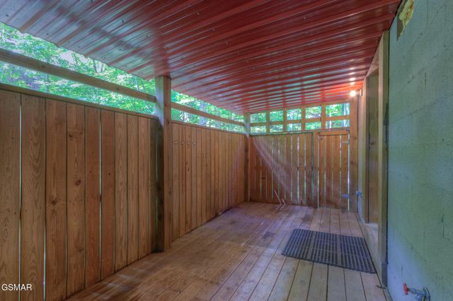 1051 Wiley Oakley Drive, Gatlinburg, TN 37738