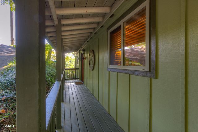 1051 Wiley Oakley Drive, Gatlinburg, TN 37738