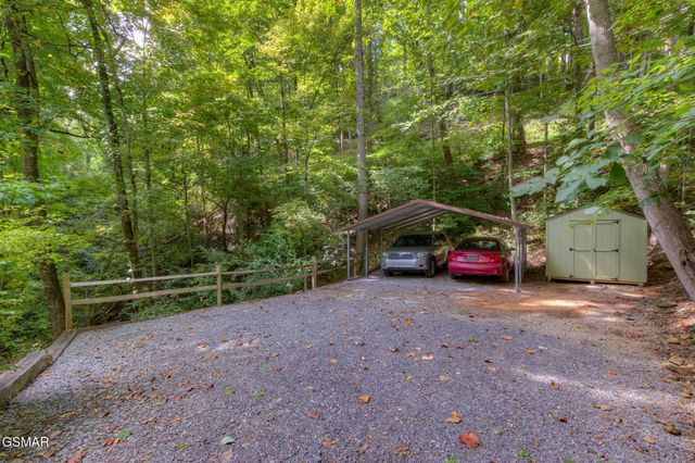 1051 Wiley Oakley Drive, Gatlinburg, TN 37738