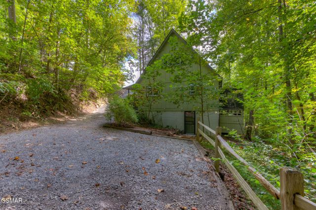 1051 Wiley Oakley Drive, Gatlinburg, TN 37738