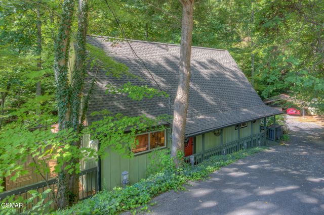 1051 Wiley Oakley Drive, Gatlinburg, TN 37738