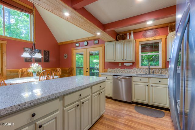 1051 Wiley Oakley Drive, Gatlinburg, TN 37738