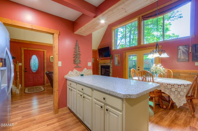 1051 Wiley Oakley Drive, Gatlinburg, TN 37738