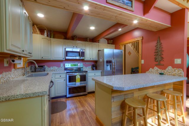 1051 Wiley Oakley Drive, Gatlinburg, TN 37738