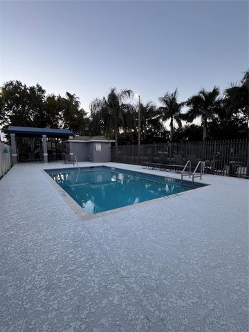 9530 E Plum Harbor Way, Tamarac, FL 33321