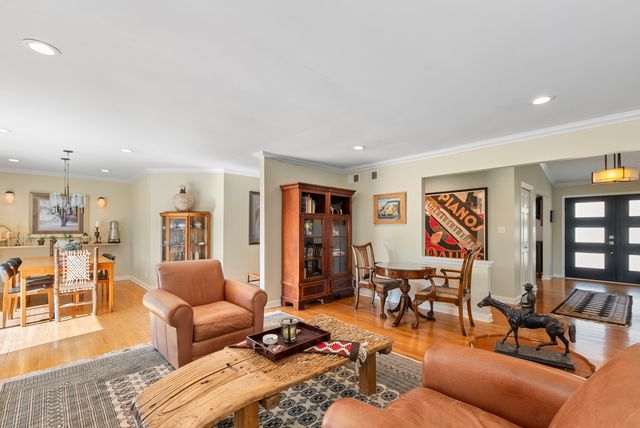 480 Nebraska B Court, Frankfort, IL 60423