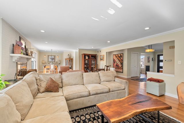 480 Nebraska B Court, Frankfort, IL 60423