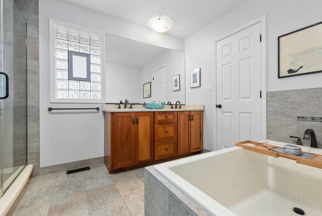 480 Nebraska B Court, Frankfort, IL 60423