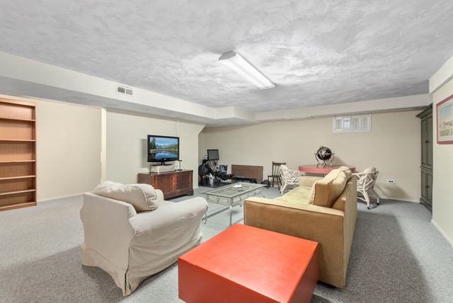 480 Nebraska B Court, Frankfort, IL 60423