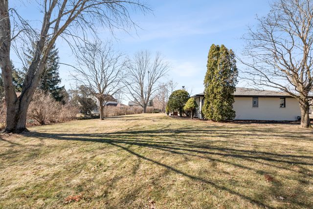 480 Nebraska B Court, Frankfort, IL 60423