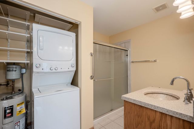 801 N Mclean Boulevard 320, Elgin, IL 60123