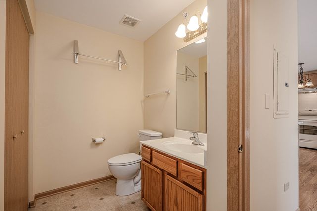 801 N Mclean Boulevard 320, Elgin, IL 60123