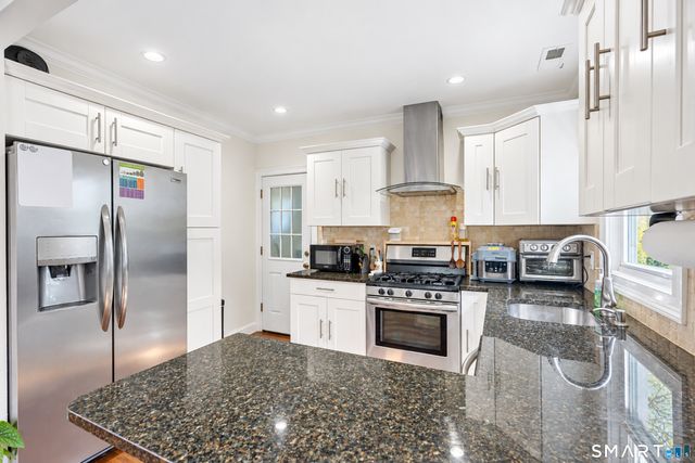 221 Third Avenue, West Haven, CT 06516
